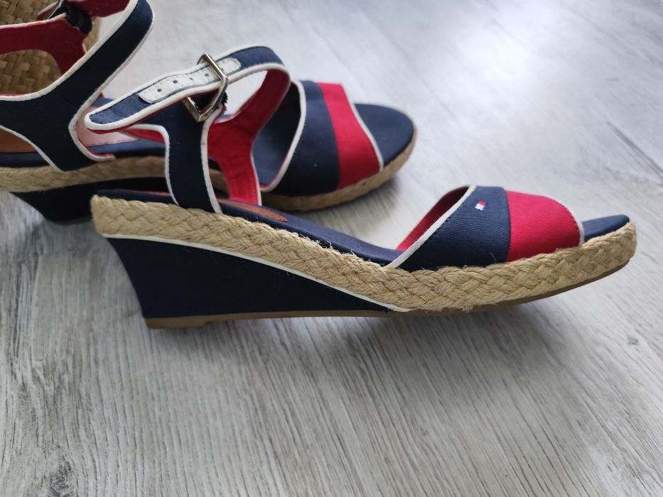 Дамски еспадрили на платформа Tommy Hilfiger номер 39