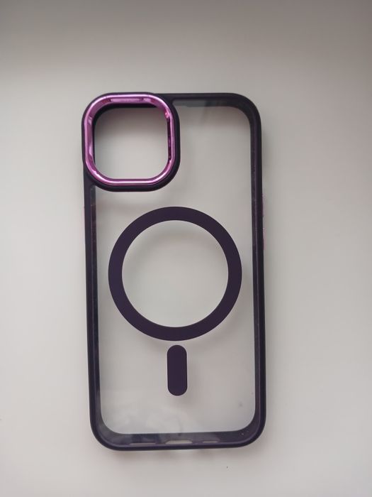 Чехлы на iPhone 13