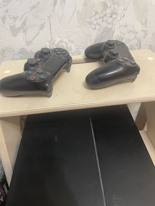 продам плейстейшен 4