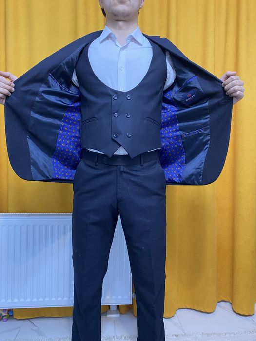 Костюм тройка почти новое