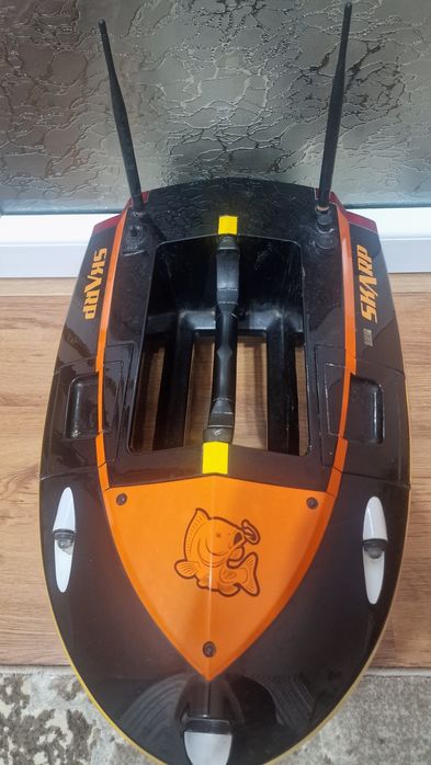 Vând navomodel Anaconda Skarp echipat cu sonar si autopilot.