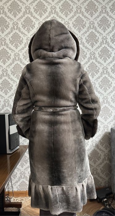 Продам женскую шубу