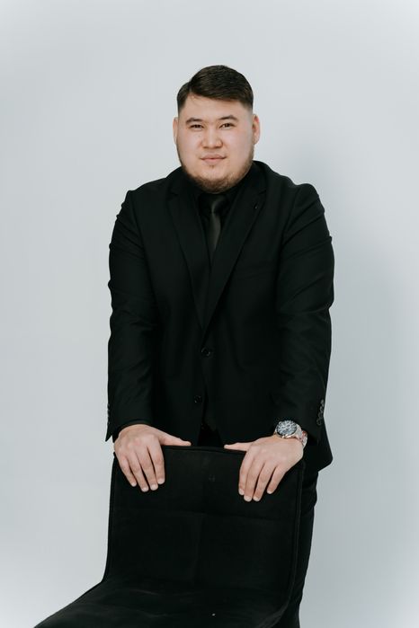 Ведущий шоумен конферансье