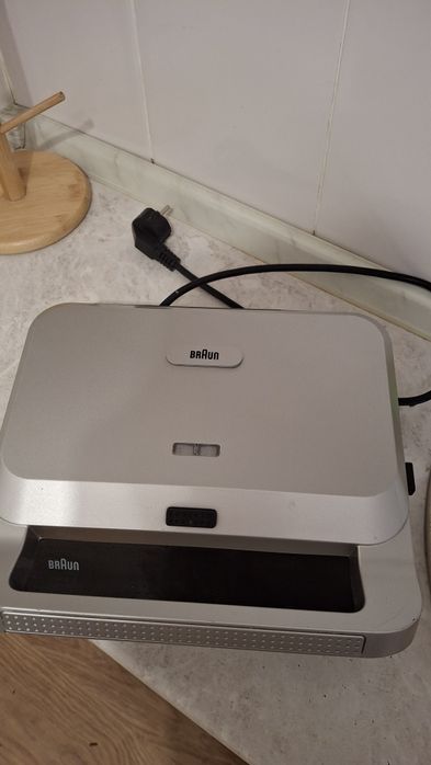 Продам вафельницу braun