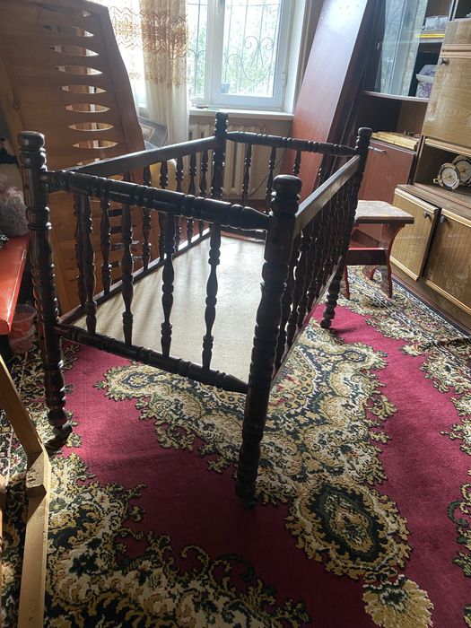 Продается мебель сервант , книжный шкаф , стол