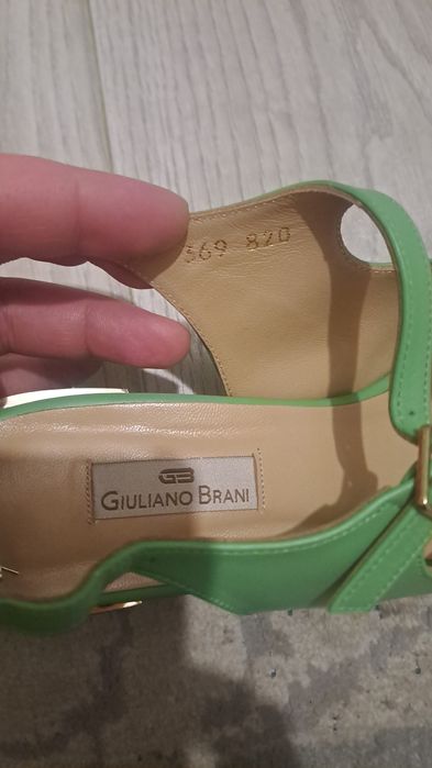 Босоножки на каблучке