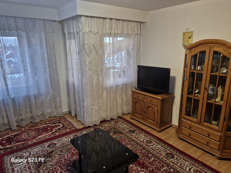 Închiriez apartament