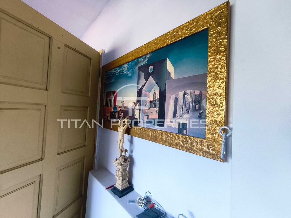 Тристаен обзаведен апартамент в Център