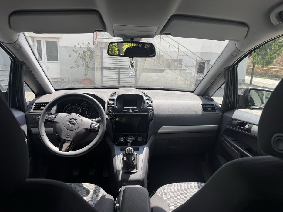 Opel Zafira B 2012