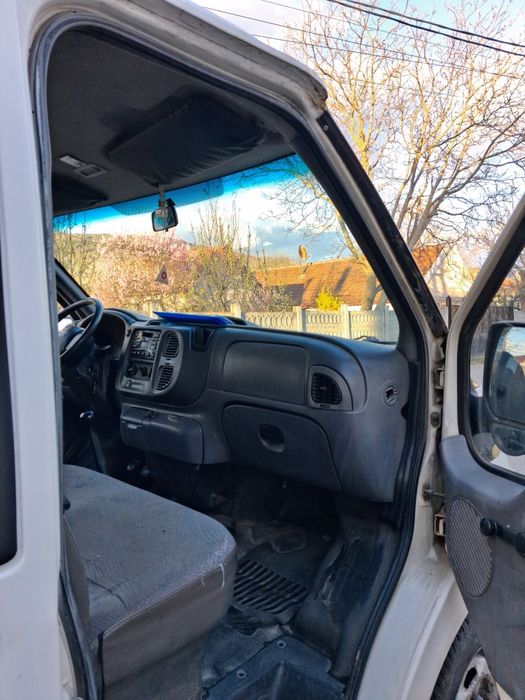 Vand Ford Transit 9 locuri 2.0 disel
