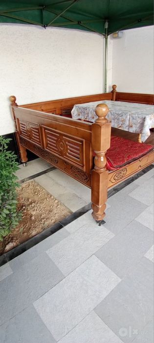 Продаётся кровать топчан, почти что новый