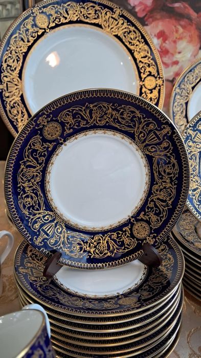 Колекционерски сервиз на Royal Worcester за 12 човека