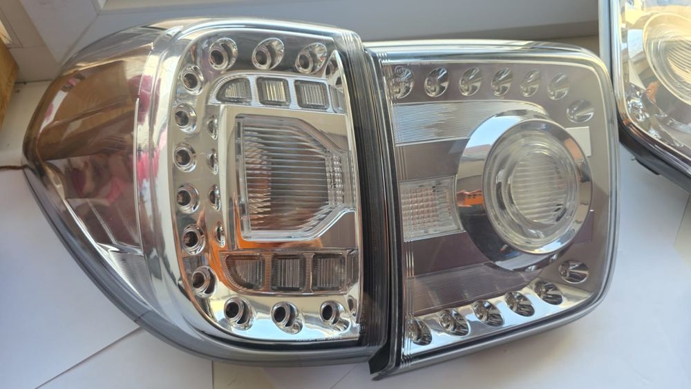 фонарь задний оригинальные Nissan Patrol 2012г  Y62 
Комплект