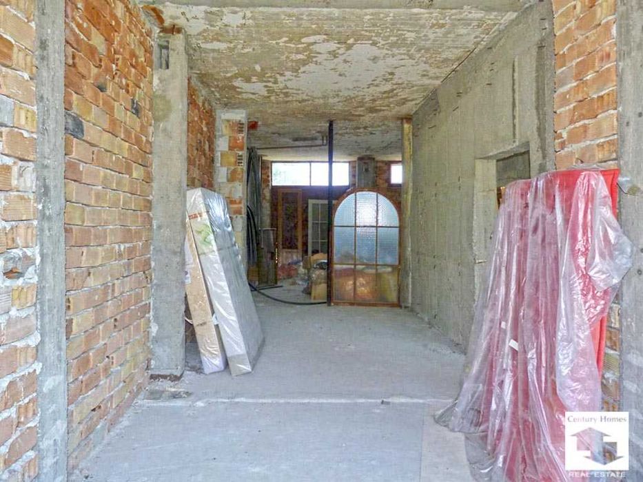 111087 Просторен магазин за продажба, намиращ се в кв. „Зона Б” в град Велико Търново