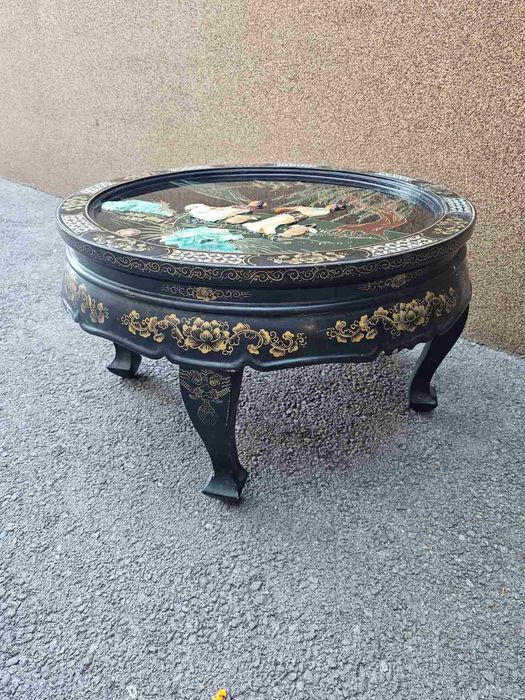 Конзолна витрина в стил Чипъндейл