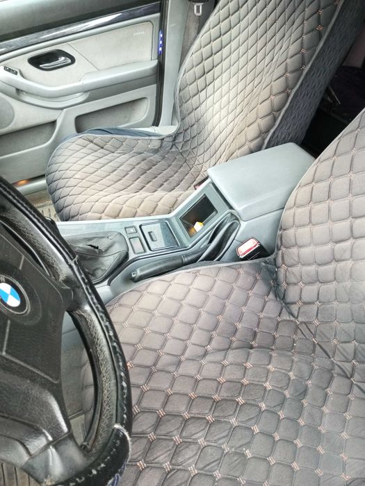 Автомобиль бмв 520  E39