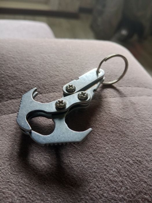 Брелок для поднятия предметов.