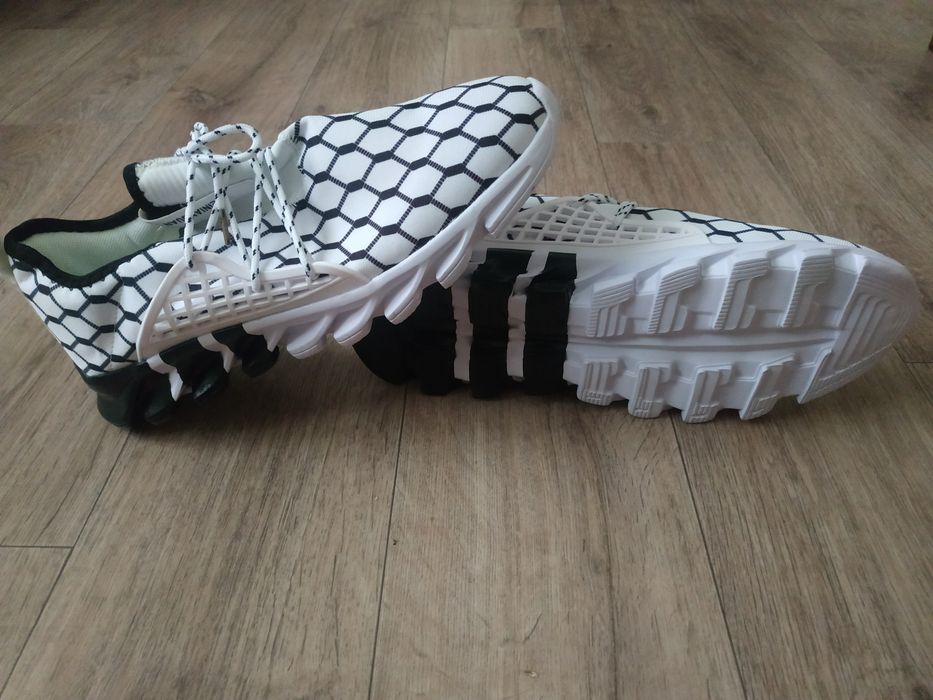 Продам новые кроссовки 47 размера