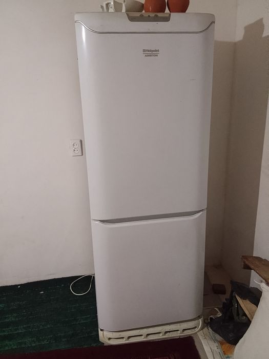 Muzlatgich xaladilnik sotiladi zuri arginali kattasi  buyi 2metr