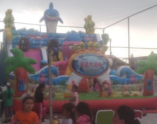 Batut, bolalar uchun oʻyingoh. Sakrash uchun moʻljallangan oʻyingoh.