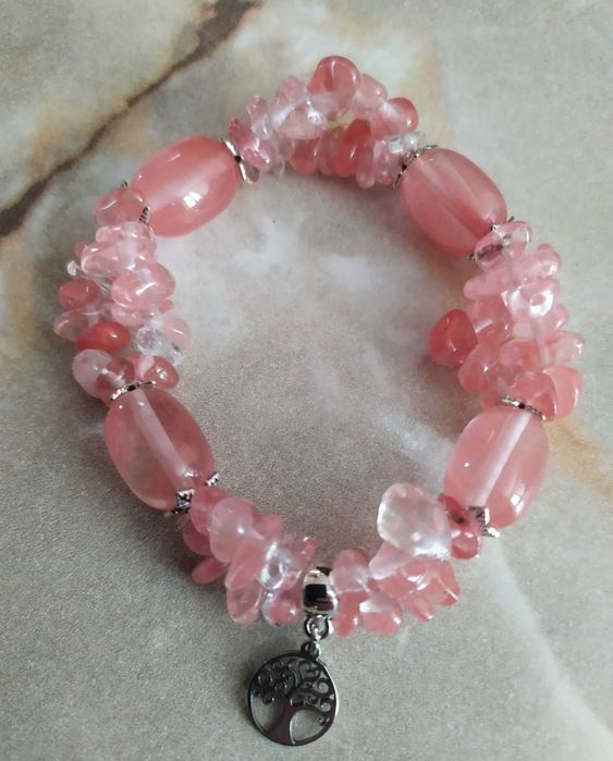 Гривни от естествени камъни