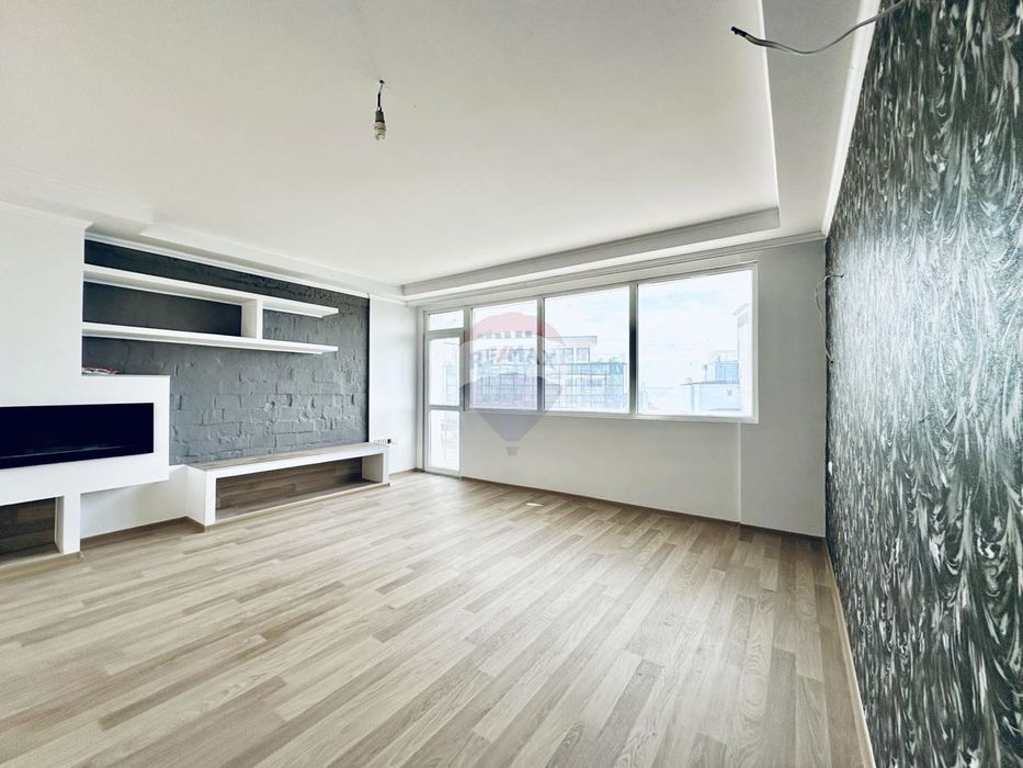 Тристаен апартамент до морето и крайбрежната ивица за продажба, гр. Б