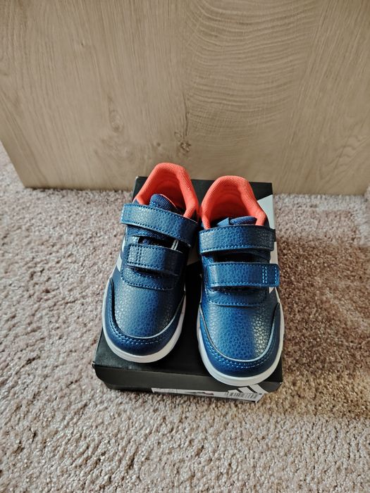 Нови обувки Адидас размер 24