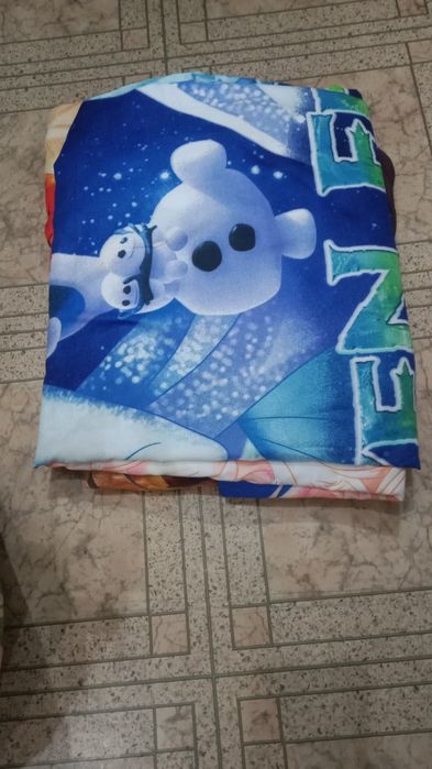 Простыни б/у.  продам