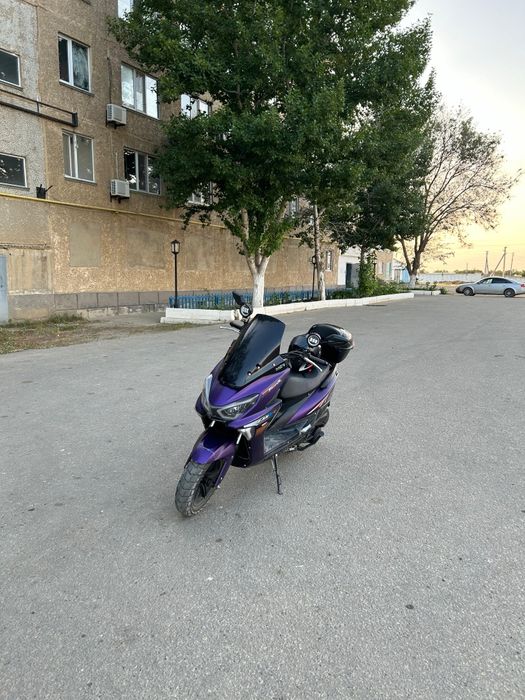 Макси-мопед 180куб
Авто запуск 
Два комплекта ключей 
На учёта стоит