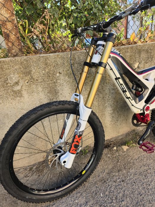GT Fury Карбонов Като нов 26 цола Fox 40 Kashima XTR Shimano спирачки  Downhill велосипед 1х10  X9 Sram