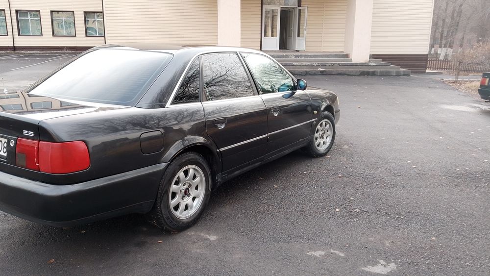 Ауди а6,обьем 2,6 ,1994 год