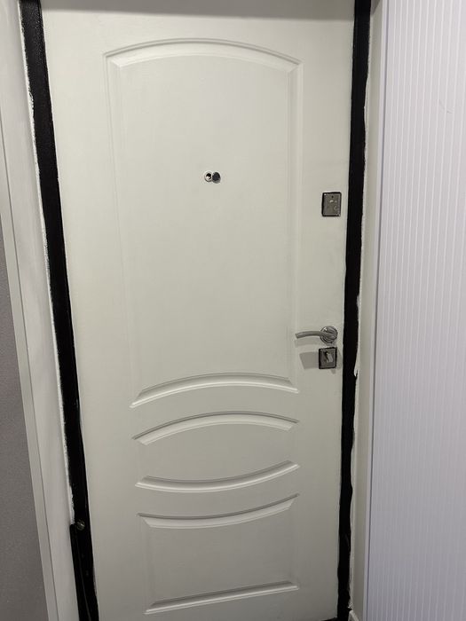 Продам входную дверь