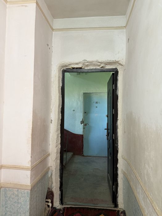 3 xonali bezremont kvartira sotiladi
