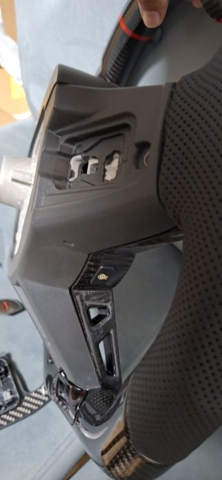 Volan carbon   BMW  Seria 1: 19-24 ,BMW  Seria 2: 19-24 ,Bmw Seria 3:19-24,BMW Seria 4: 19-24
BMW 3 Series (G20) incalzire si vibratii.