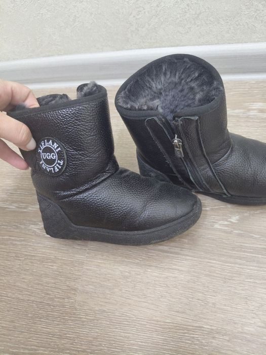 Продам детскую обувь