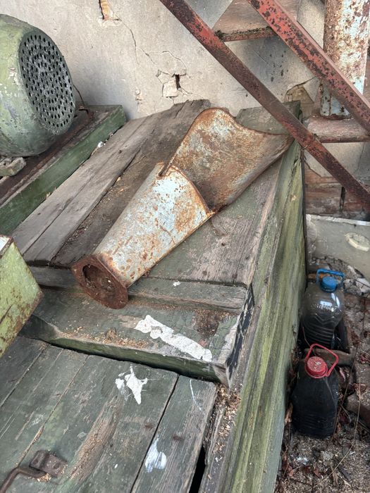 Продавам стара чукова мелница