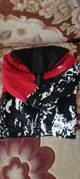 Продам куртку демисезонную