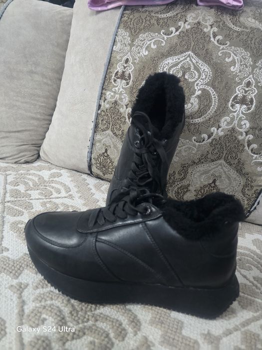 10000тг,зимние кроссовки