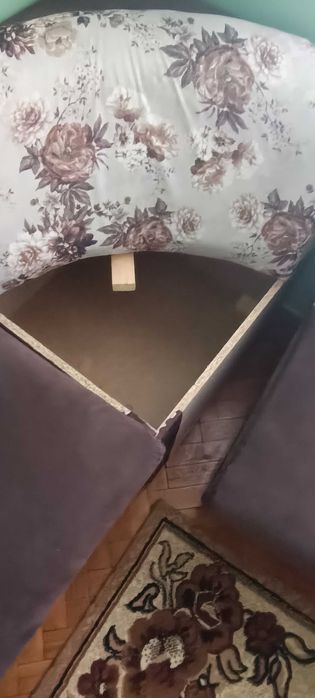 Продавам ъглов кухненски диван