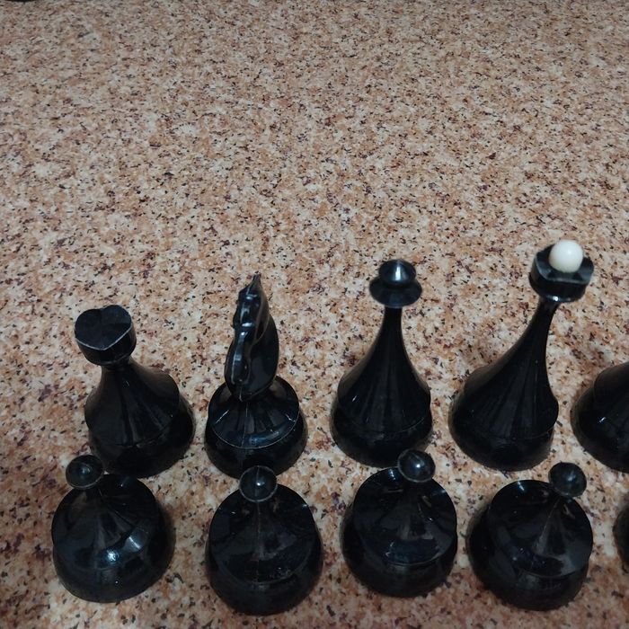 Продам шахматные фигуры