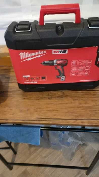 Milwaukee Bormasina combi cu percutie pentru lucrări grele  BPDN-402C