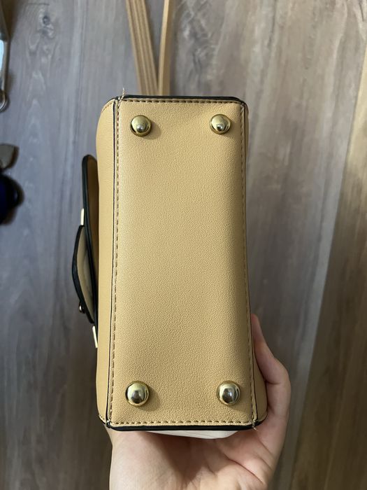 Дамска чанта Guess