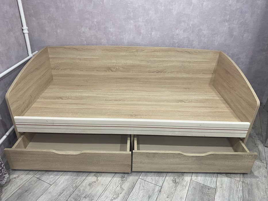 Продам кровать для детской