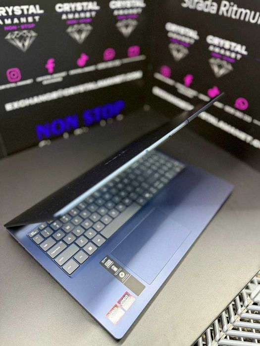 Laptop Lenovo IdeaPad Slim 3 - Ryzen 8840HS