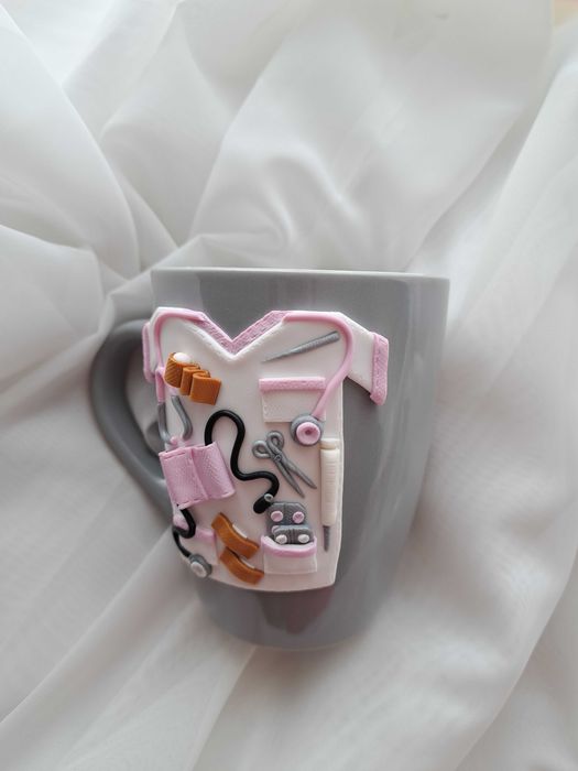 Ръчно декорирана чаша с полимернаглина" За лекър"