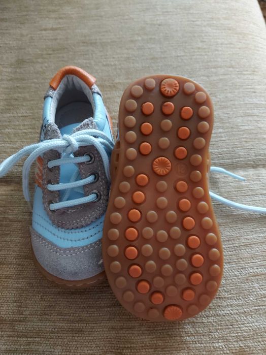 Удобни и красиви  маркови обувчици от естествена кожа,