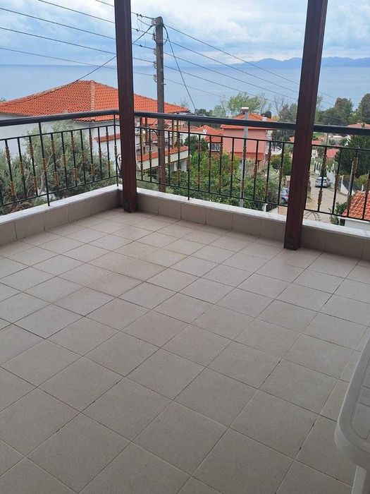 Продава триетажна къща 120 м2 с двор 280 м2 в Аспровалта, Гърция