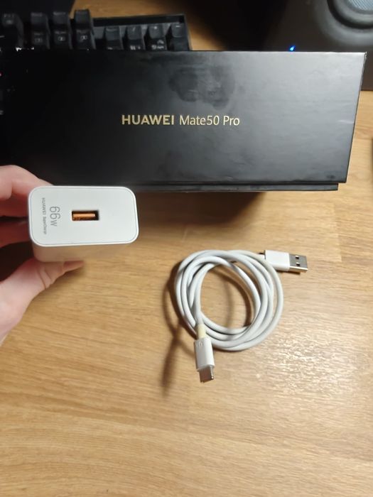 Huawei Mate 50 Pro cu card SD