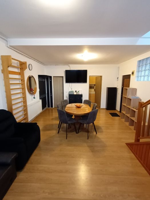 Apartament cu 3 camere, pe doua nivele, zona centrala