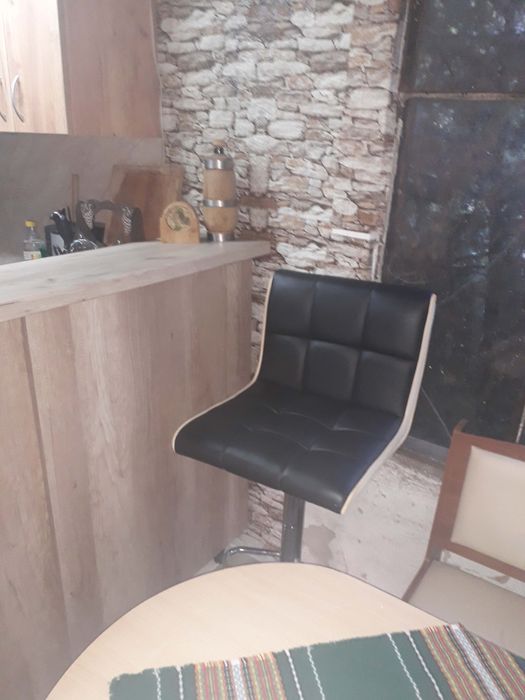 Кожени бар столове